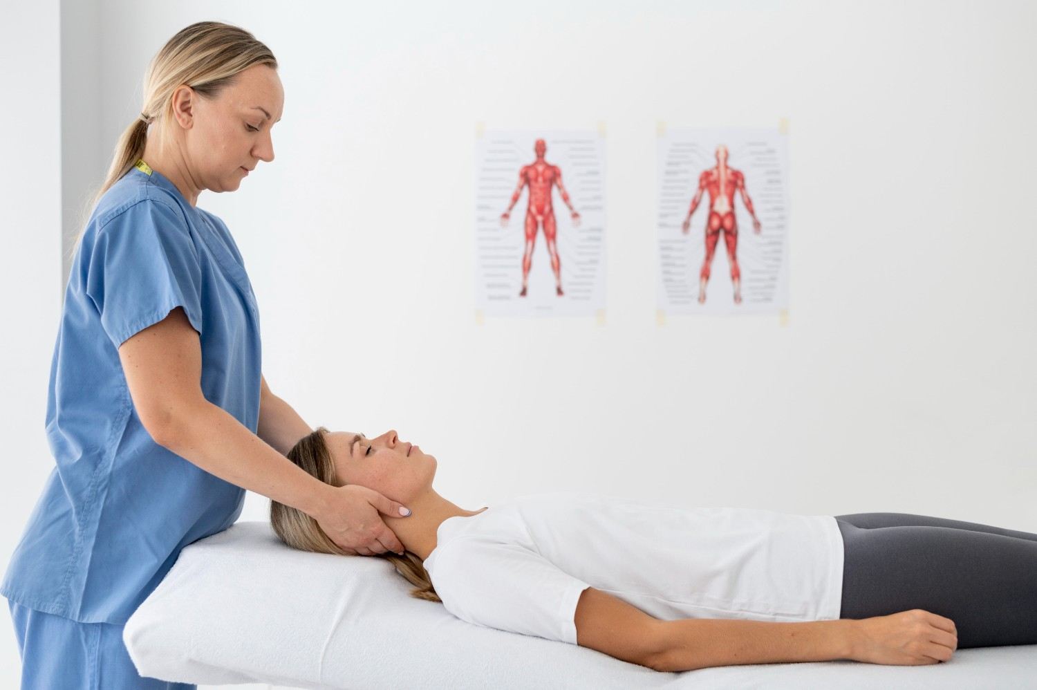 Pressure points for sore throat discomfort